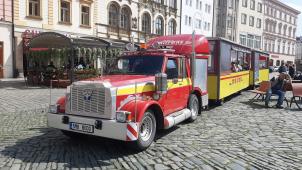 Turistický vláček dnes opět po roce vyjel z Horního náměstí