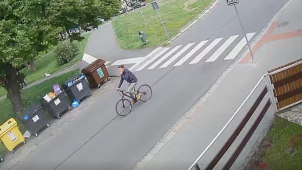 Poznáte muže ze záznamu? Pátrá po něm policie