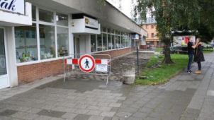 Stará dlažba před Přerovankou se mění za novou