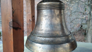 Replika zvoničky v Bezručových sadech je kompletní, má svůj zvon