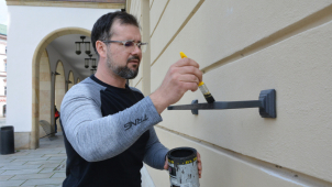 Zač je toho loket? Přeměřte si to na radnici