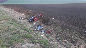 Jarní počasí probudilo motorkáře, mladá žena nezvládla řízení a skončila v nemocnici