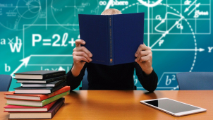 Mladistvý pachatel hrozil výbuchy ve školách