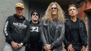 Do Olomouce přijede kytarista Joe Bonamassa se superskupinou!