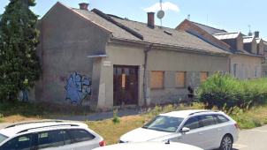 Kriminalisté vyšetřují smrt muže v opuštěném domě na Nových Sadech