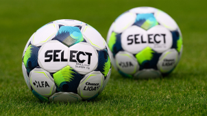 Nový míč pro sezonu 2025/26 profesionálních soutěží