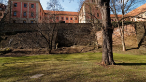 Vandal se vyřádil v Bezručových sadech