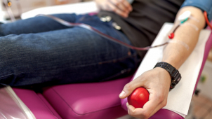 Zaměstnanci novorozeneckého oddělení hromadně darují krev