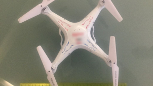 Chlapec si hrál s dronem, vylekal dospělého muže u Šantovky