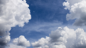 Začátek týdne přinese teplé počasí, ale také silný vítr