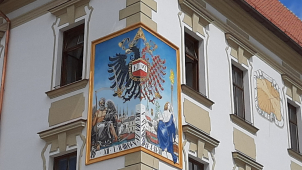 Sluneční hodiny rozzářily radnici