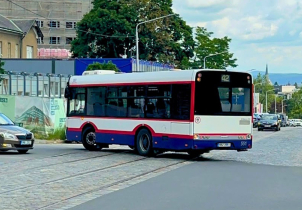 Bus číslo 42 se vrací do fakultky, pojede objížďkou