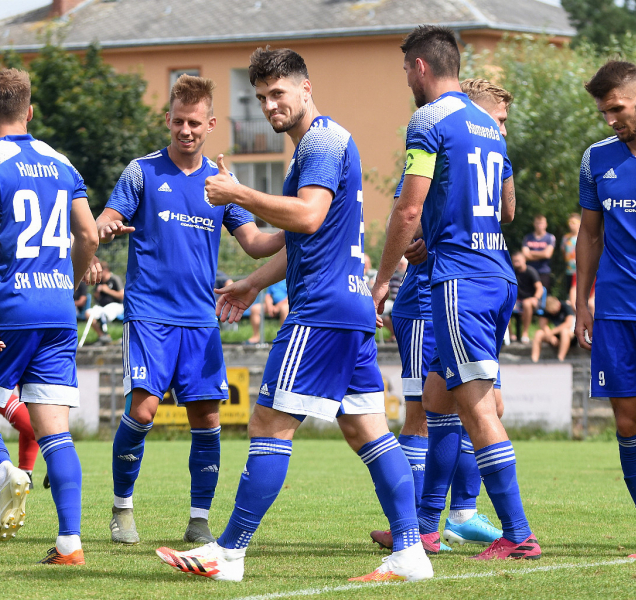 Uničov nasázel Otrokovicím sedm kusů