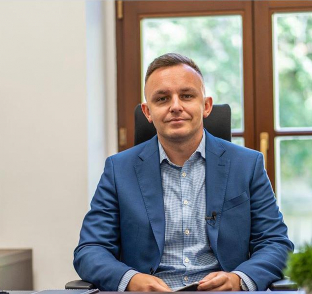 Spolehlivě řešíme problémy. Sto lidí už je silný tým