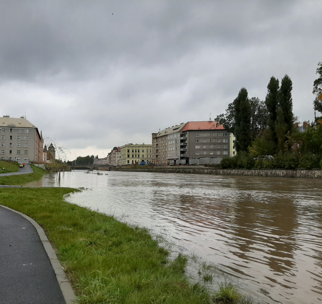 Povodí Moravy: Na většině toků po kulminaci hladina klesá