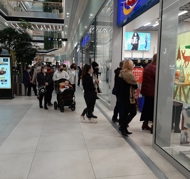 Obchoďáky otevírají, podívejte se, jak to v nich vypadá