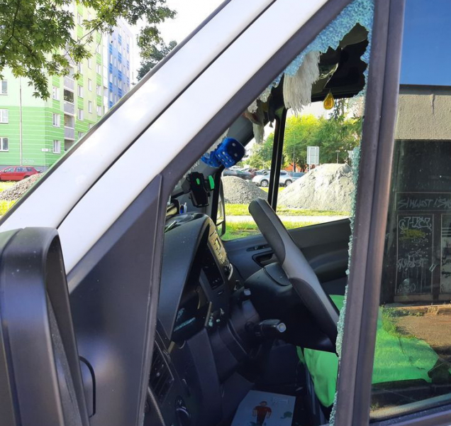 Zloděj v Olomouci vykradl náklaďák. Místo klíče použil kostku