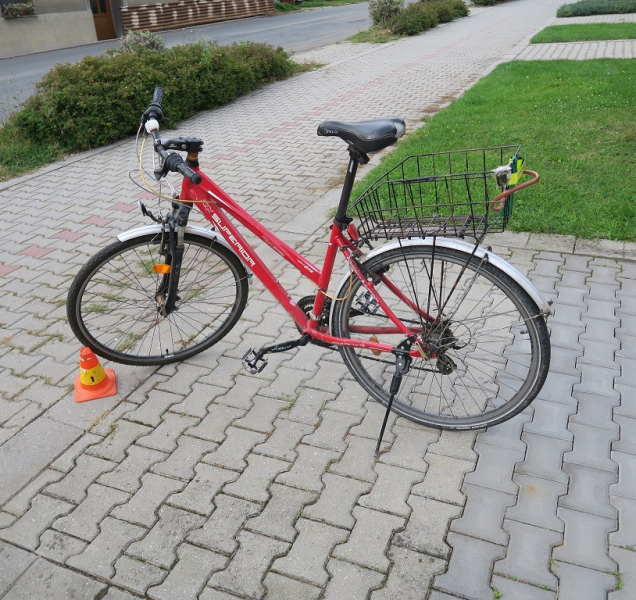 Cyklistku u Grygova srazilo auto, policie hledá svědky