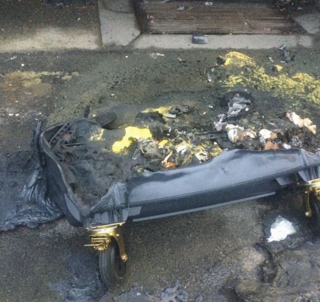 Neznámý vandal nechal vybuchnout kontejner na plasty