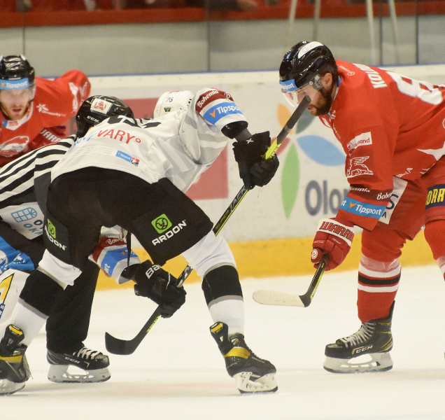 Hokejisté HC Olomouc vezou bod z Varů