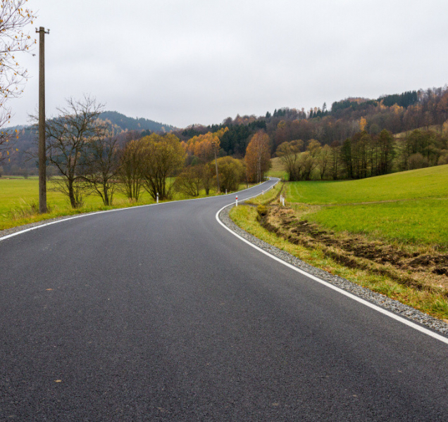 Oprava silnice mezi Sobotínem a Vernířovicemi skončila