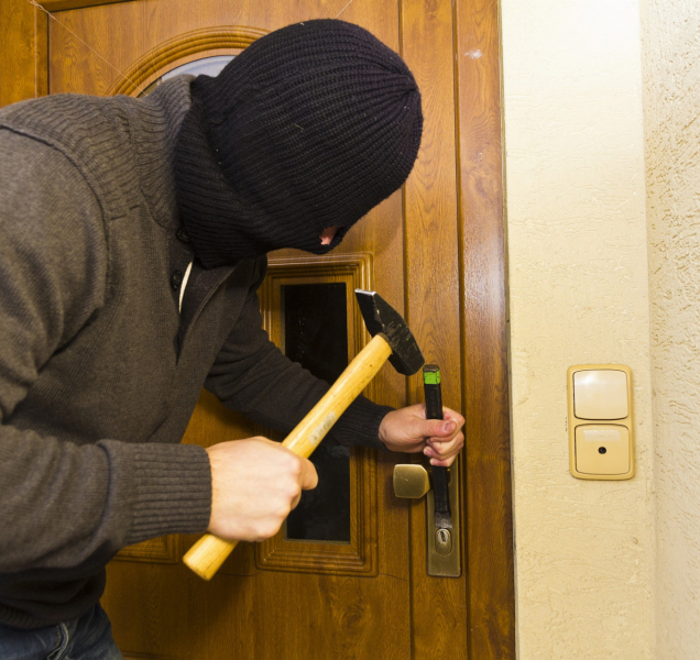 Nebudete na Silvestra doma? Dobře ho zabezpečte!