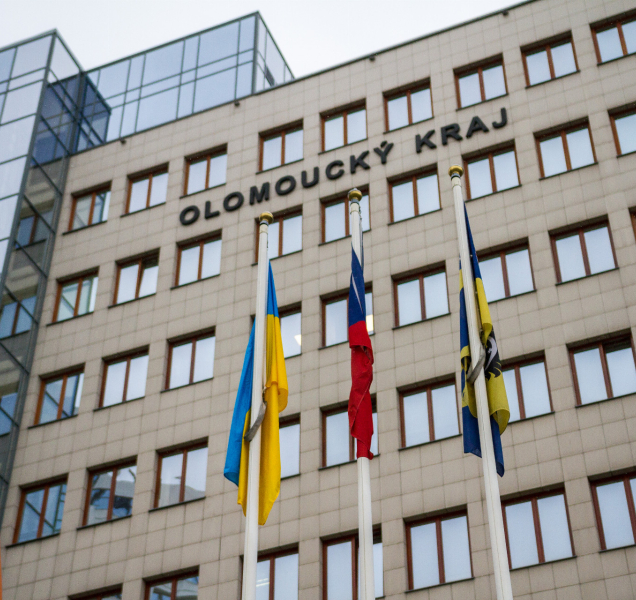 Vlajka Ukrajiny už vlaje i před budovou Olomouckého kraje