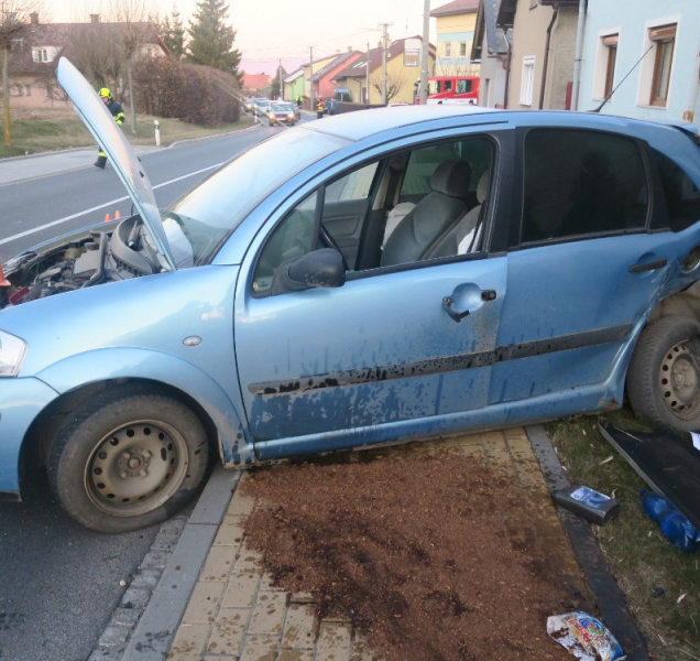 Dva osobáky o víkendu bouraly v Medlově