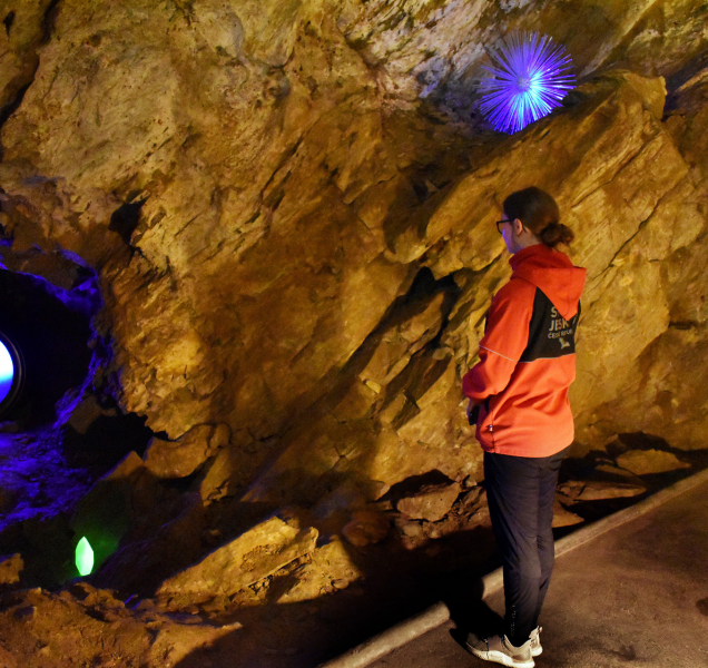 Prohlídku Zbrašovských aragonitových jeskyní doplňuje výstava