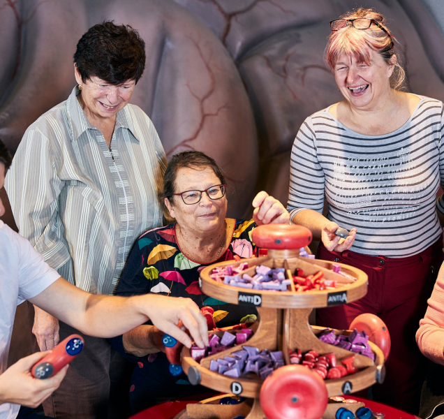 Senioři si v Pevnosti poznání vyzkouší virtuální realitu