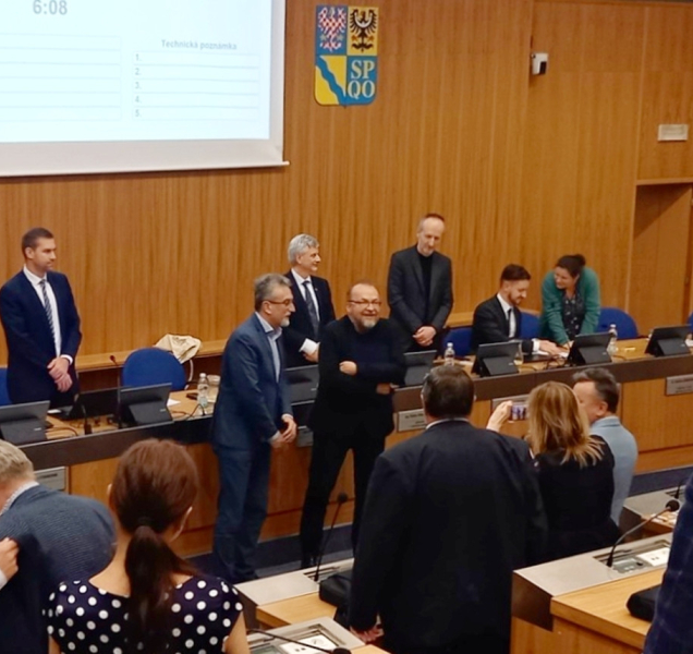 Odcházení s potleskem