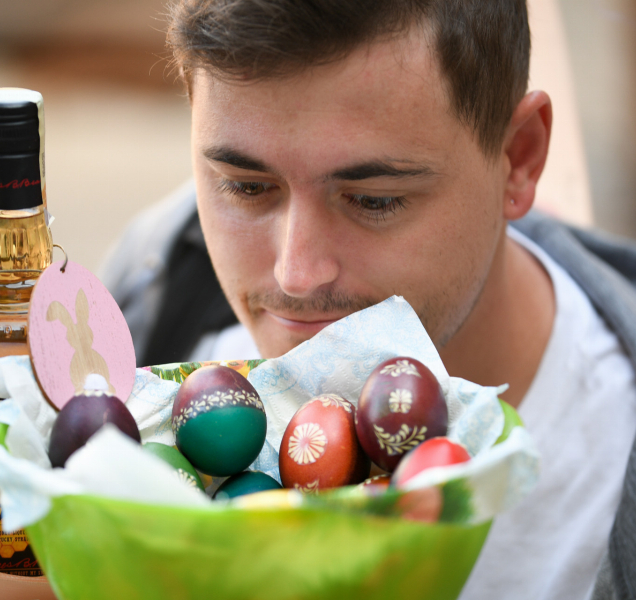 Horní náměstí ve znamení Velikonoc: Trhy a cimbálovka
