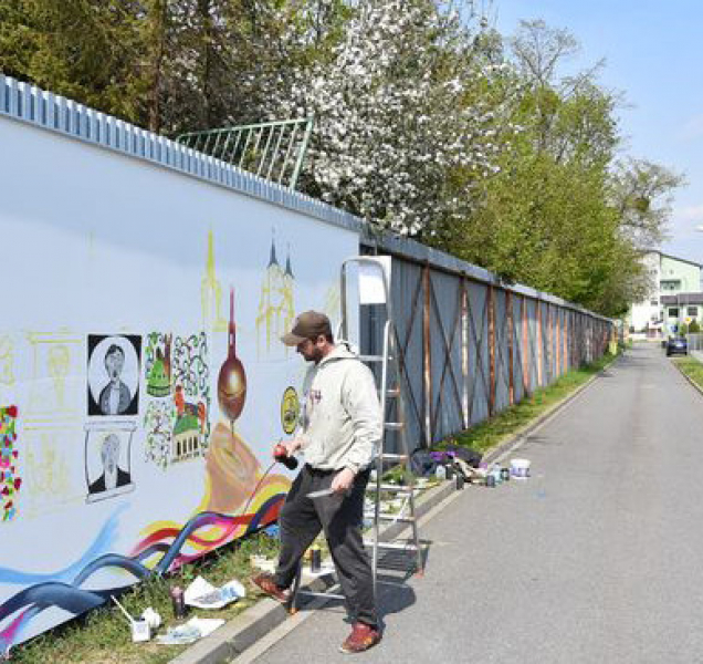 Kroměříž otevřela legální stěnu pro grafitti