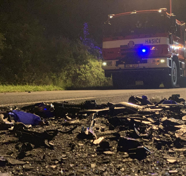 Dva mrtví po čelní srážce