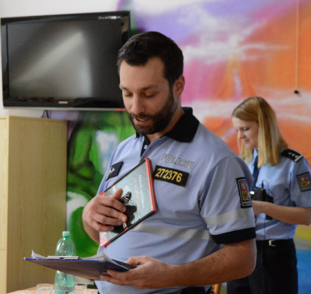 Spadla klec: Podvodník už peníze z lidí mámit nebude