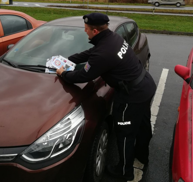 Policisté v Olomouci o víkendu řešili nehodu i vloupání