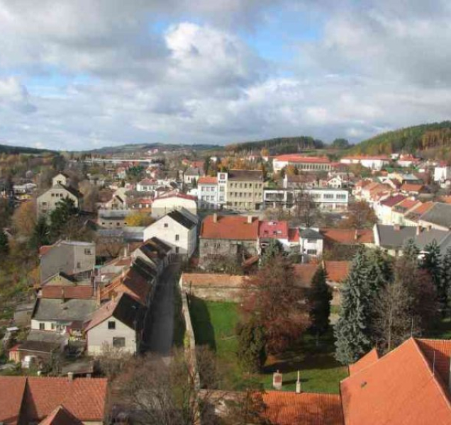 Parkování na celém náměstí bude placené