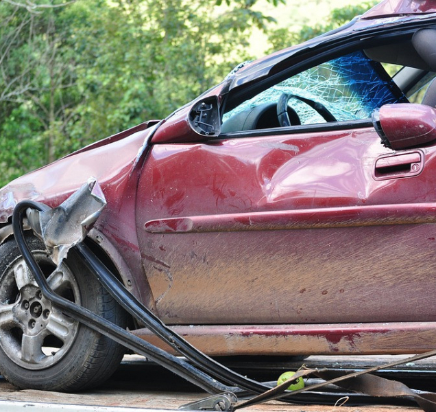 U Pňovic se srazilo auto s Hasičským vozem, řidička nepřežila