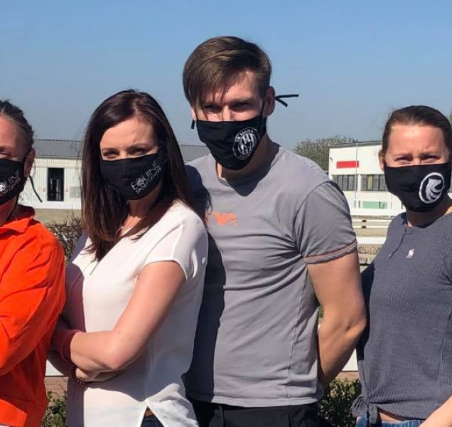 Sigmácká manufaktura dává roušky nemocnicím i lidem v obchodě