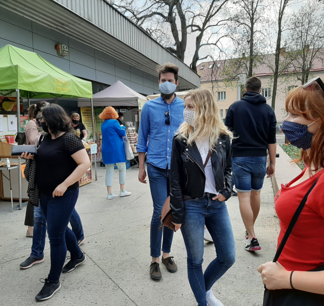 25. května odložíme roušky venku