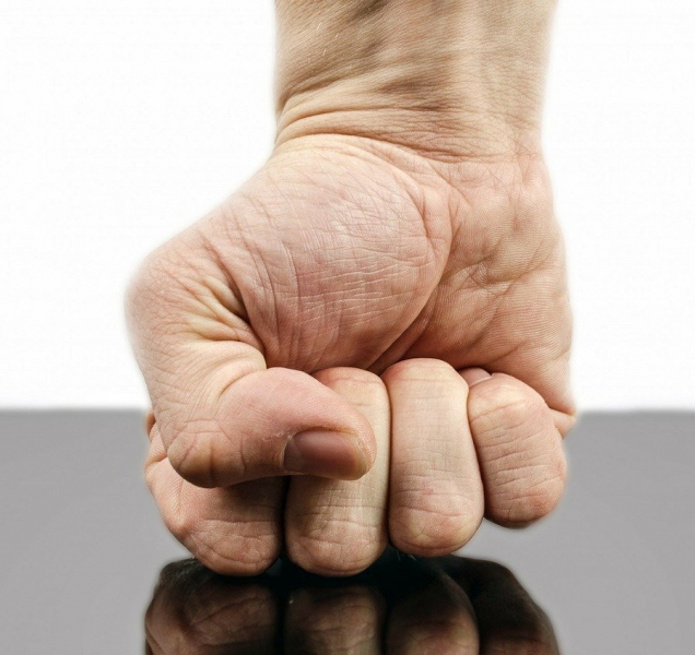 Policie dopadla útočníky, kteří napadli bezdomovce