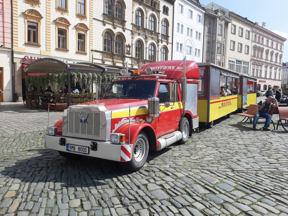 Turistický vláček dnes opět po roce vyjel z Horního náměstí