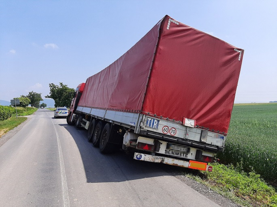 Mladý cizinec sedl za volant náklaďáku opilý