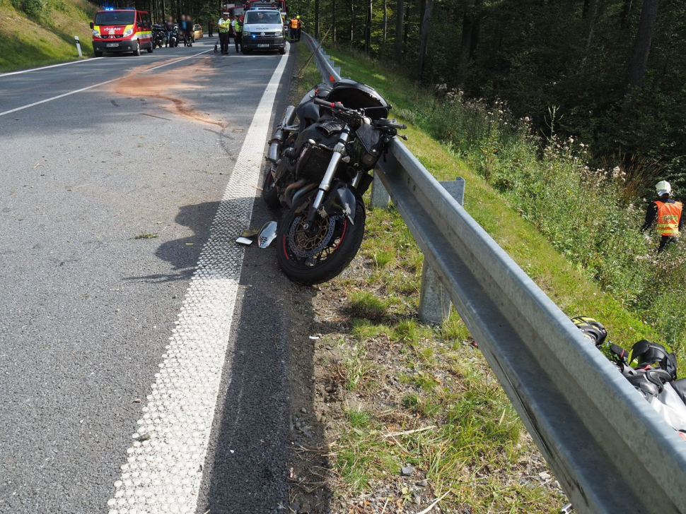 Při nehodě na Červenohorském sedle zemřel motorkář