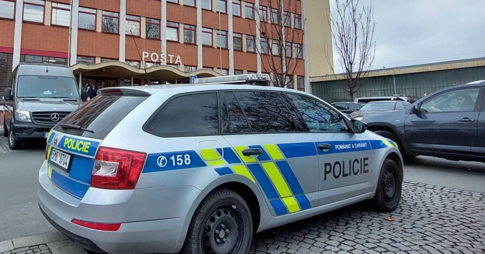 Bez řidičáku ujížděl, pak ohrozil policisty