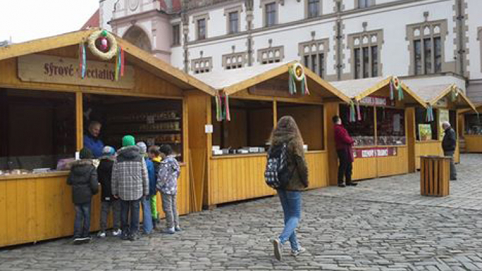 Velikonoční půst na náměstí: klobásy, punč a trdelníky