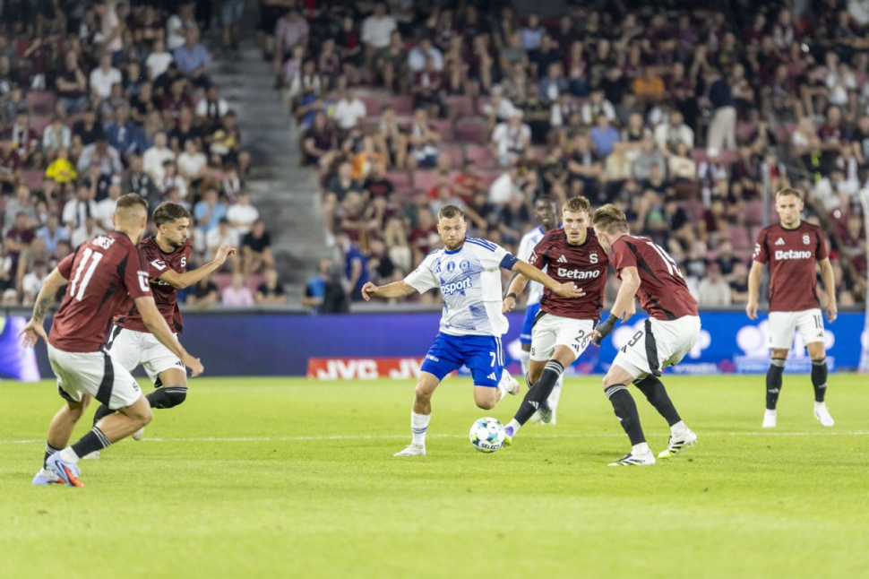 Fotbalisté SK Sigma padli na Spartě, měli dva vyloučené