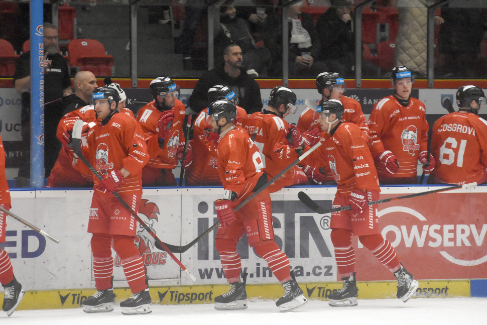 Hokejisté HC Olomouc zlomili Vary v závěru
