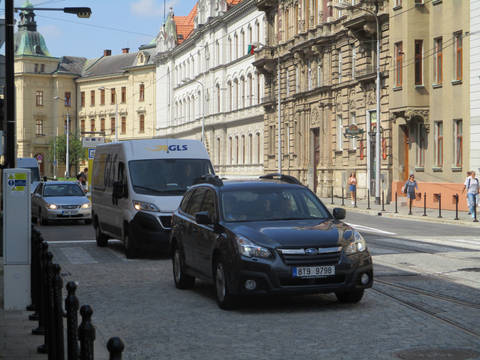 Náměstí Hrdinů otevřelo po rekonstrukci o týden dříve